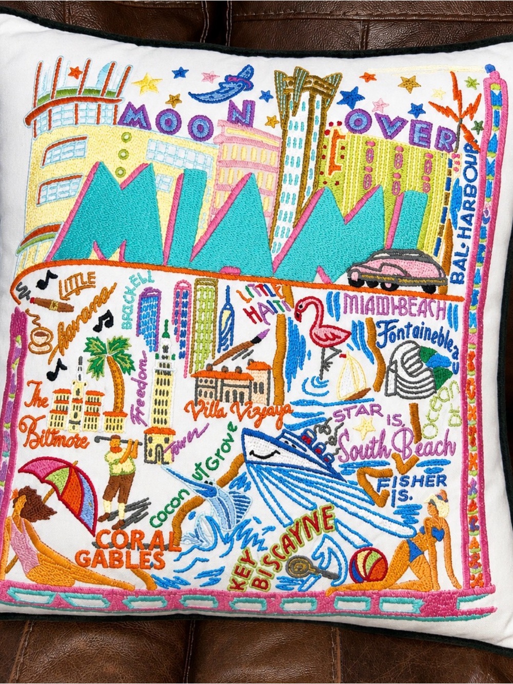 Cat studio Miami pillow. 100% the cotton.